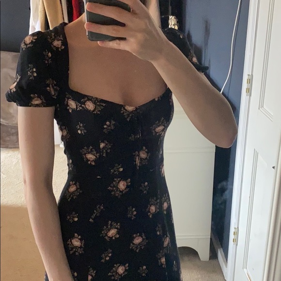 Reformation Rosetti Dress. 🌹 - Picture 9 of 14